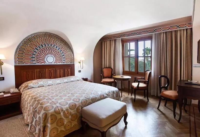 سوئیت سینیور, Grand Hotel Villa De France