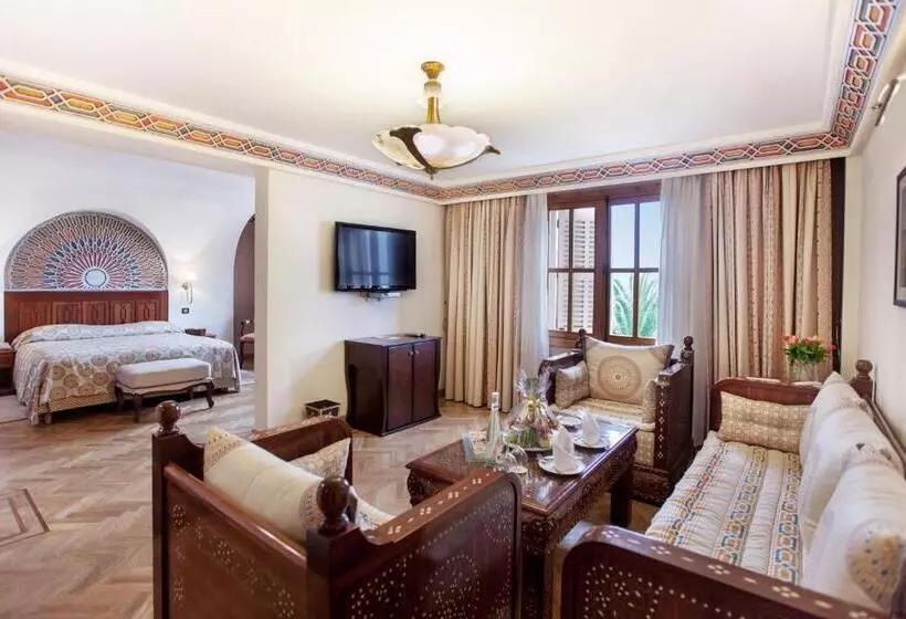سوئیت سینیور, Grand Hotel Villa De France