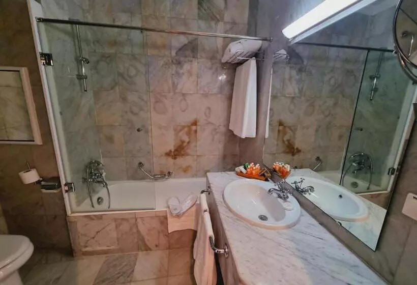 Economy Yhden Hengen Huone, Grand Hotel Villa De France