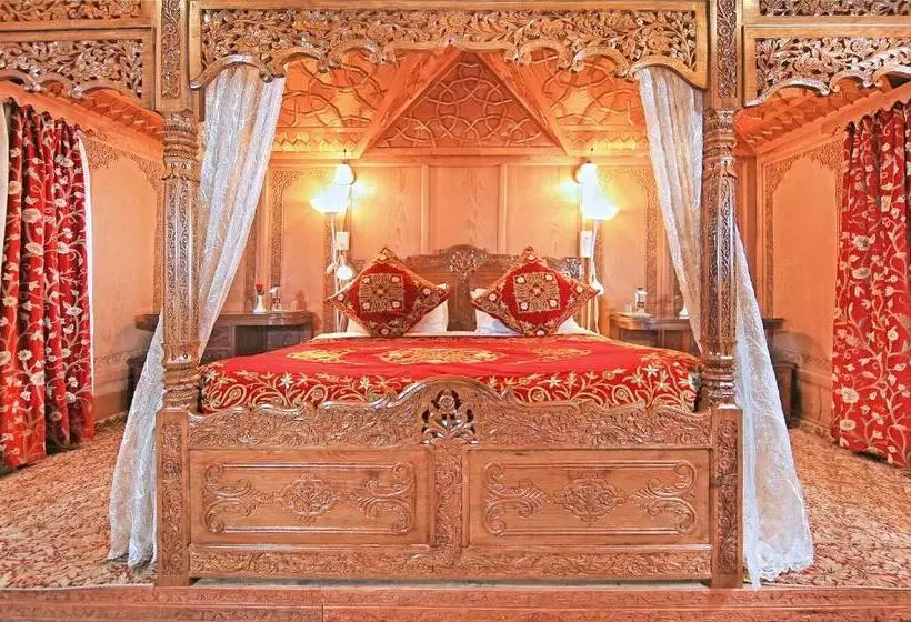 Suite with lake view, Kolu Group Of Houseboats