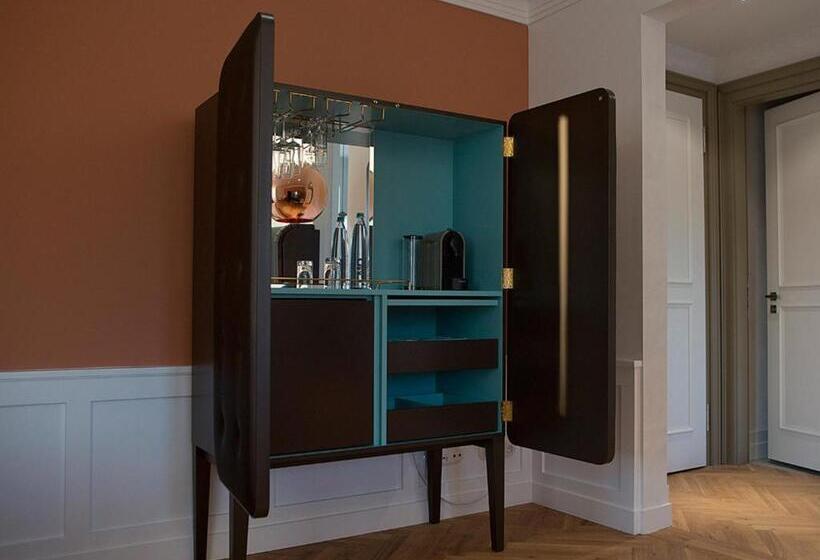 주니어 스위트, La Maison