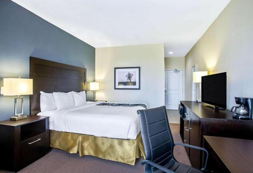 带大床的标准间, La Quinta By Wyndham Karnes City   Kenedy