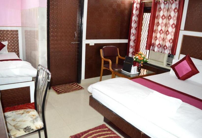 디럭스 트리플 룸, Su Shree Continental 5 Minutes Walk From New Delhi Railway Station