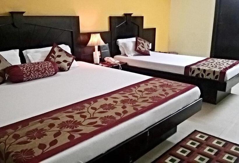 Семейный Номер, Su Shree Continental 5 Minutes Walk From New Delhi Railway Station