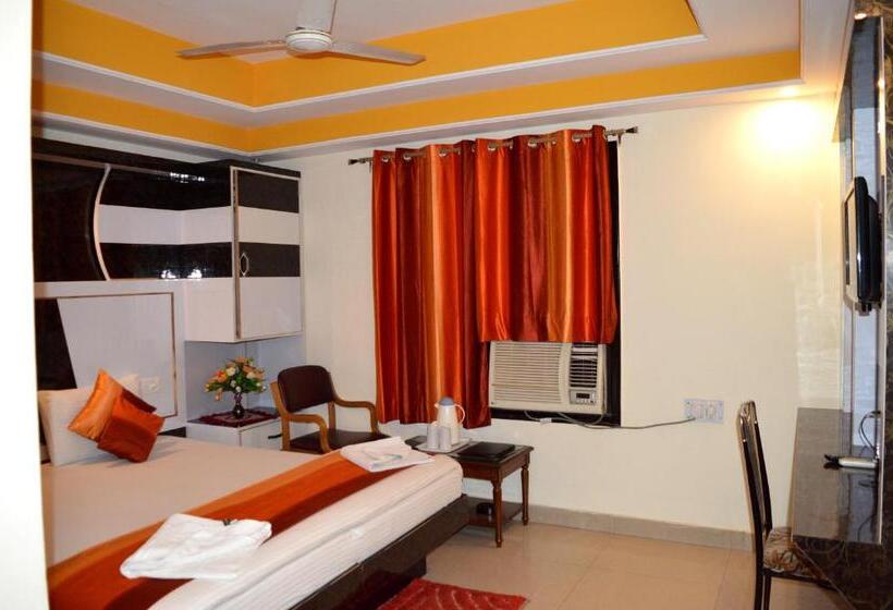 Номер Deluxe, Su Shree Continental 5 Minutes Walk From New Delhi Railway Station