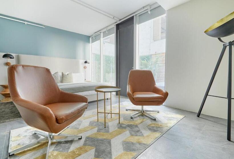 디럭스 룸 킹사이즈 침대, Sonder The Slate