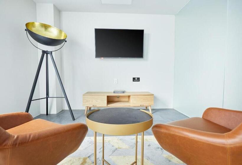 디럭스 룸 킹사이즈 침대, Sonder The Slate