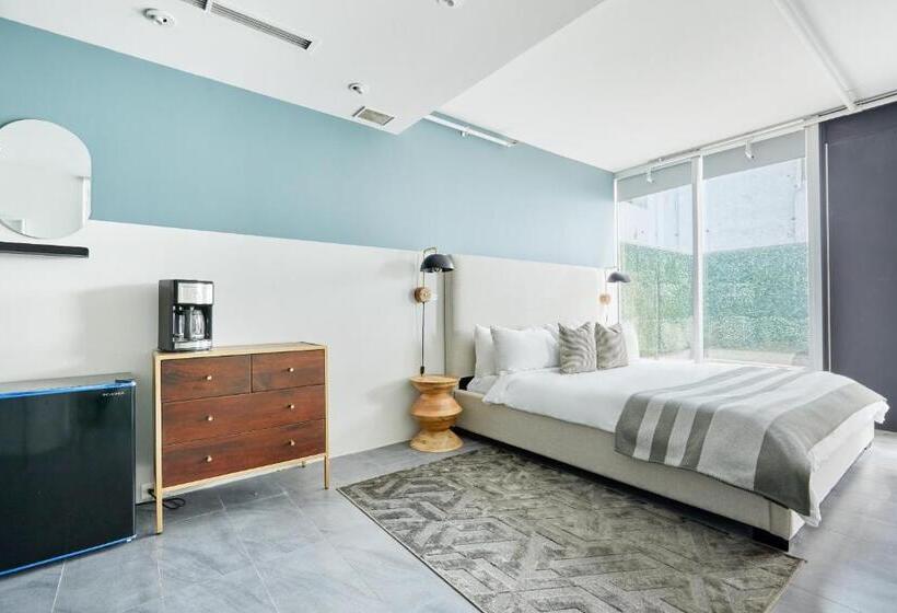 디럭스 룸 킹사이즈 침대, Sonder The Slate