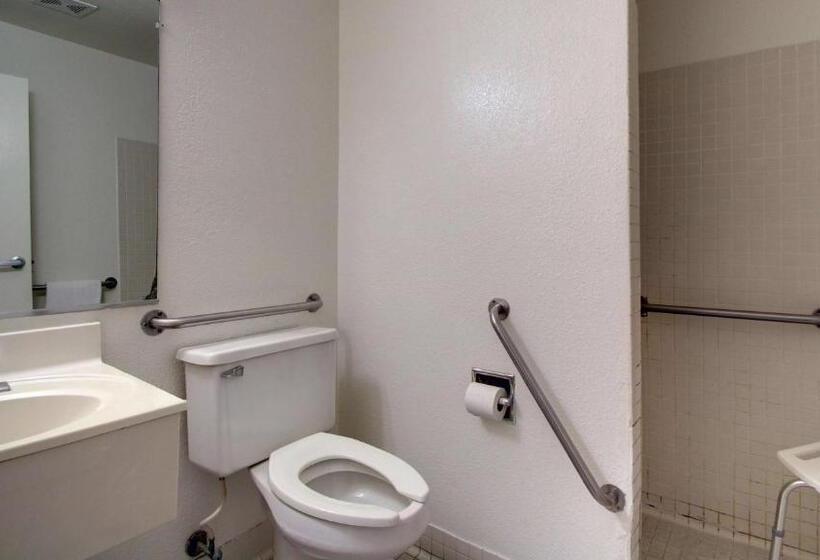 غرفة قياسية لذوى الاحتياجات الخاصة, Motel 6 Altoona, Ia  Des Moines East