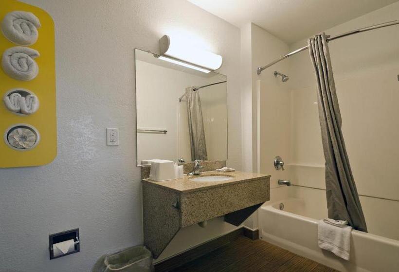 חדר סטנדרט מותאם לאדם עם מוגבלויות, Motel 6camp Springs, Dc  South Camp Springs