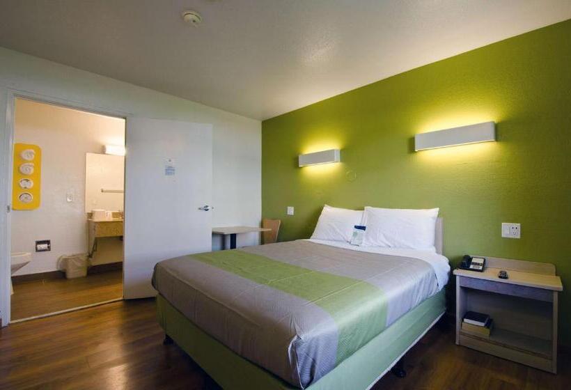 חדר סטנדרט מותאם לאדם עם מוגבלויות, Motel 6camp Springs, Dc  South Camp Springs