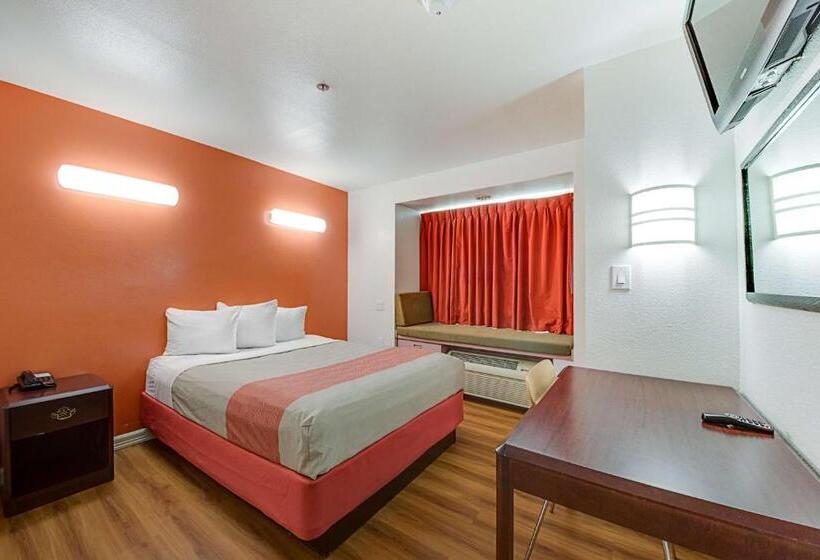 חדר סטנדרט מותאם לאדם עם מוגבלויות, Motel 6mcallen, Tx  East