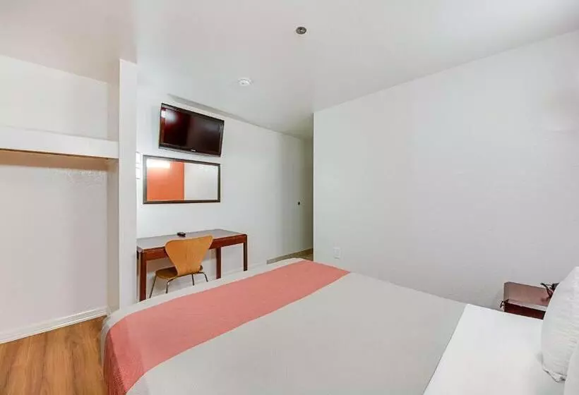 اتاق استاندارد برای معلولان, Motel 6mcallen, Tx  East