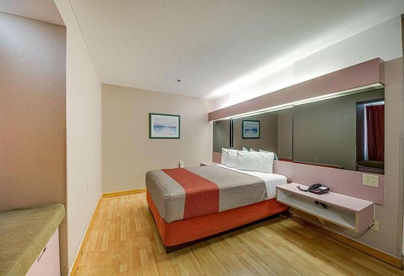 חדר סטנדרט מותאם לאדם עם מוגבלויות, Motel 6mcallen, Tx  East