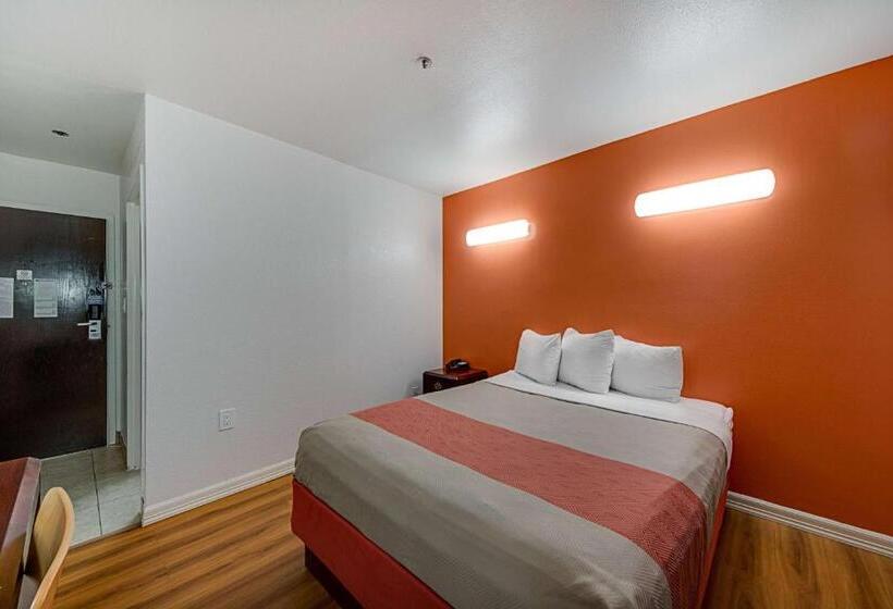 חדר סטנדרט מותאם לאדם עם מוגבלויות, Motel 6mcallen, Tx  East