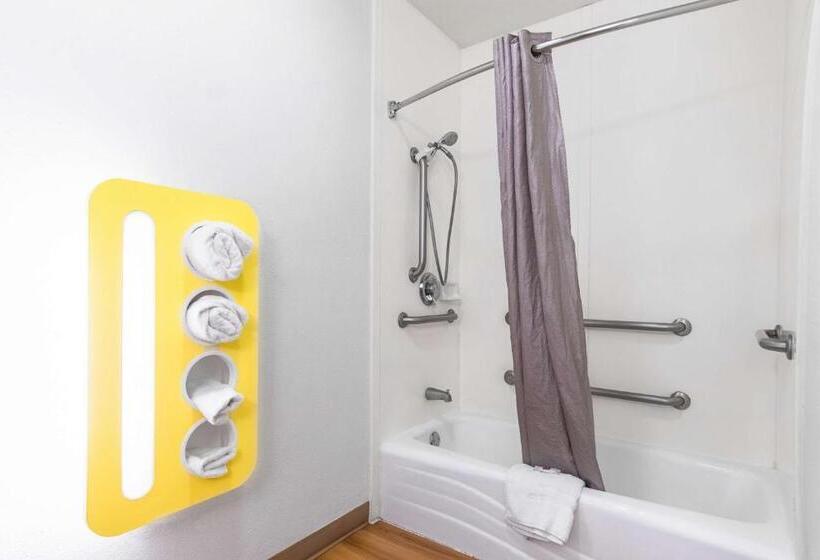 غرفة قياسية لذوى الاحتياجات الخاصة, Motel 6long Beach, Ca  International City