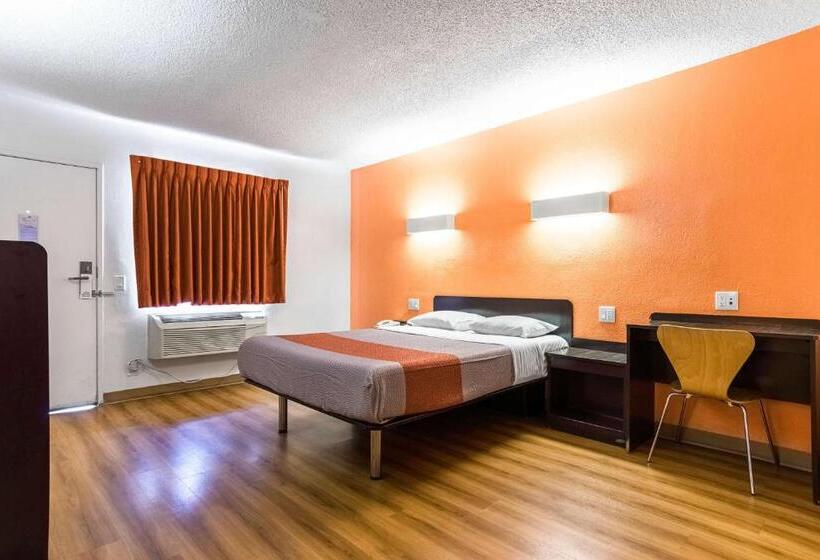 غرفة قياسية لذوى الاحتياجات الخاصة, Motel 6long Beach, Ca  International City