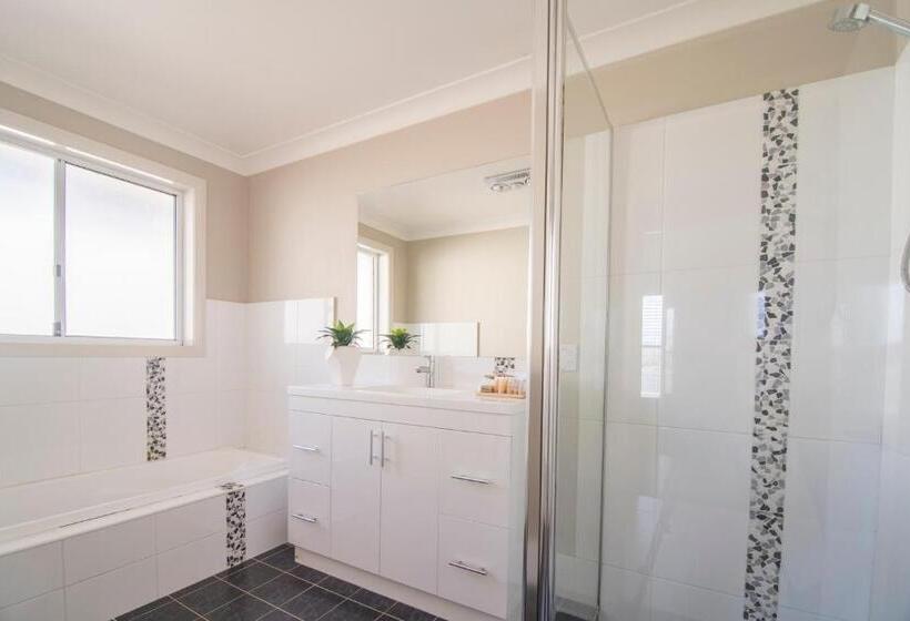 בית, 3 חדרי שינה, West End Motor Lodge