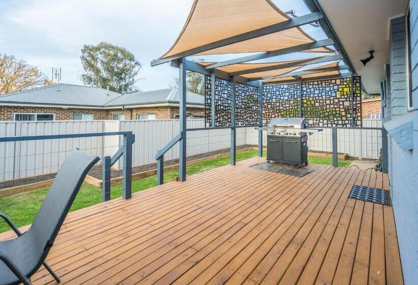 בית, 3 חדרי שינה, West End Motor Lodge