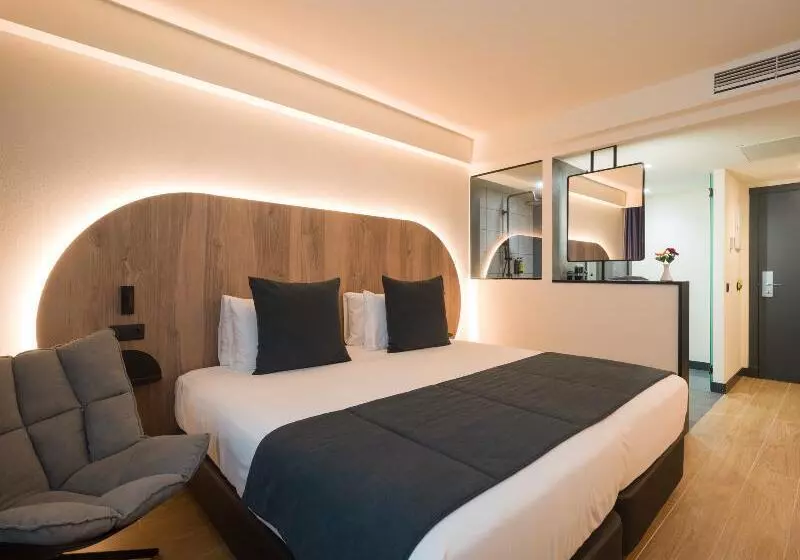 Chambre Standard, Pavlos