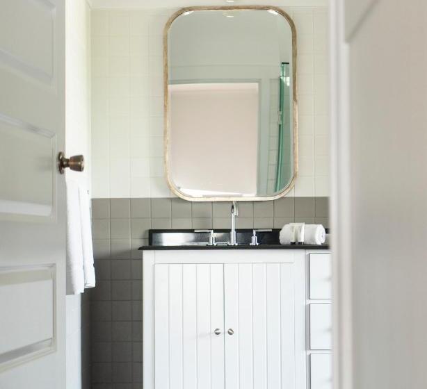 جناح مطلّ علي البحر, Portsea