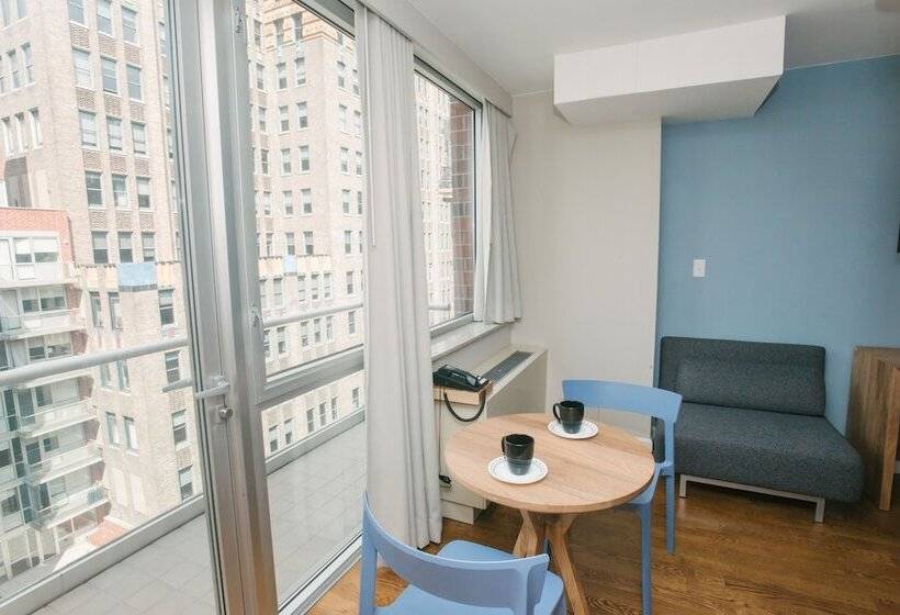 带阳台精选间, 32 32