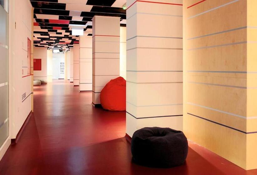 Кровать в Многоместном Номере с Общей Ванной, Maverick City Lodge