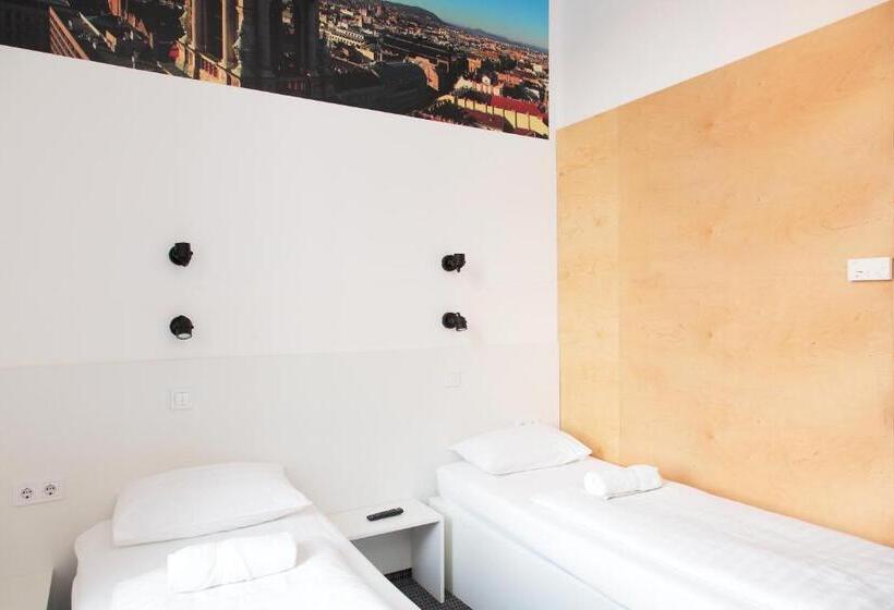 Номер Стандарт, Maverick City Lodge