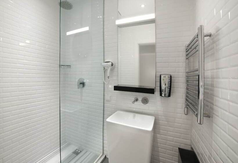 共同バス付シェアルーム, Wabi Hostels