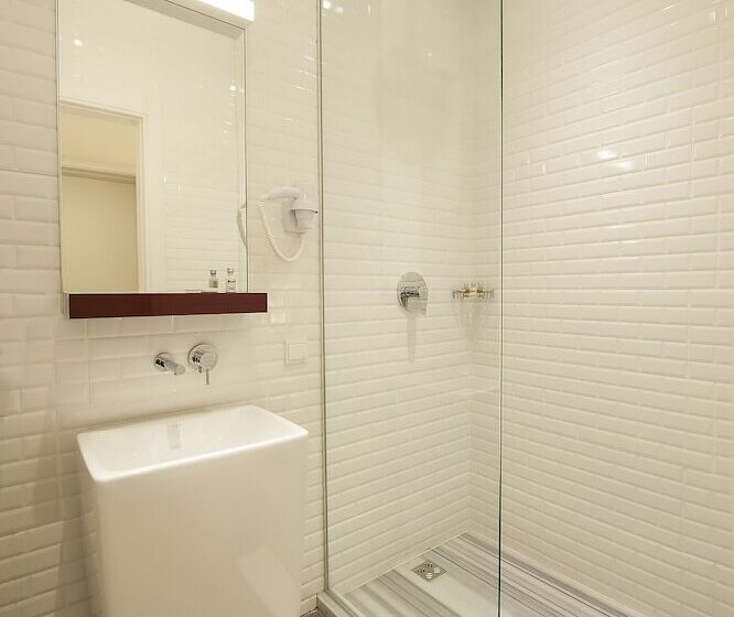 Bed in Shared Room with Shared Bathroom, Wabi Hostels