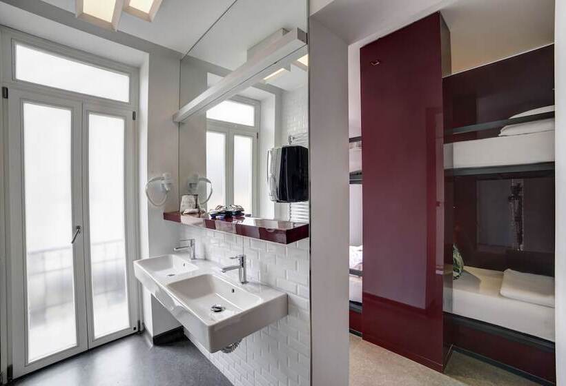 ルームシェアのワンベッド, Wabi Hostels