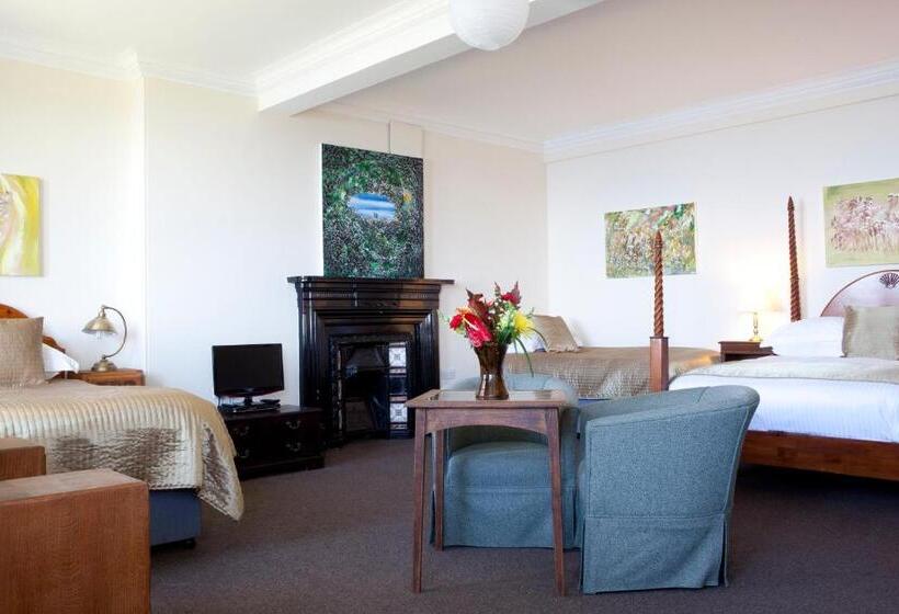 オーシャンビューファミリールーム, Camelot Castle