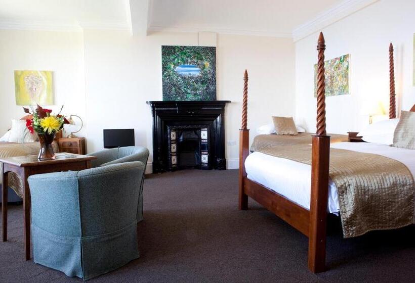 オーシャンビューファミリールーム, Camelot Castle