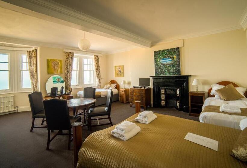 オーシャンビューファミリールーム, Camelot Castle