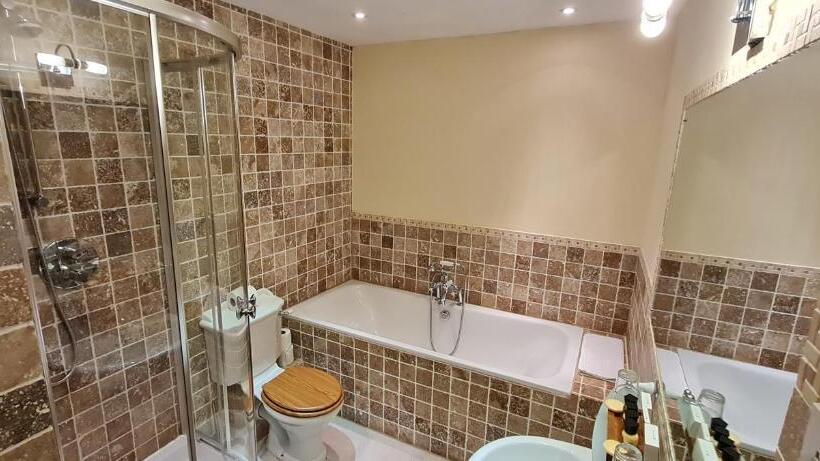 オーシャンビューデラックスルーム, Camelot Castle