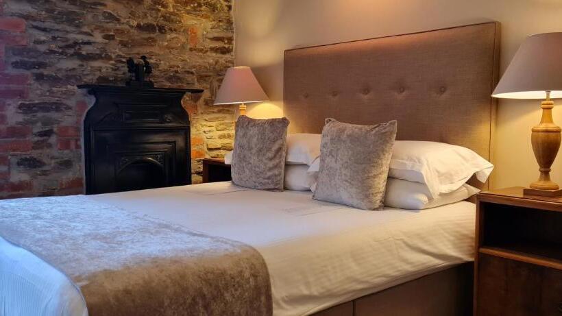 オーシャンビューデラックスルーム, Camelot Castle