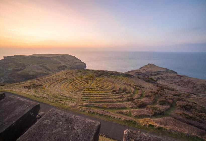 スーペリアールーム, Camelot Castle