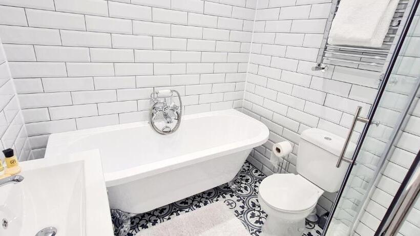 スーペリアールーム, Camelot Castle