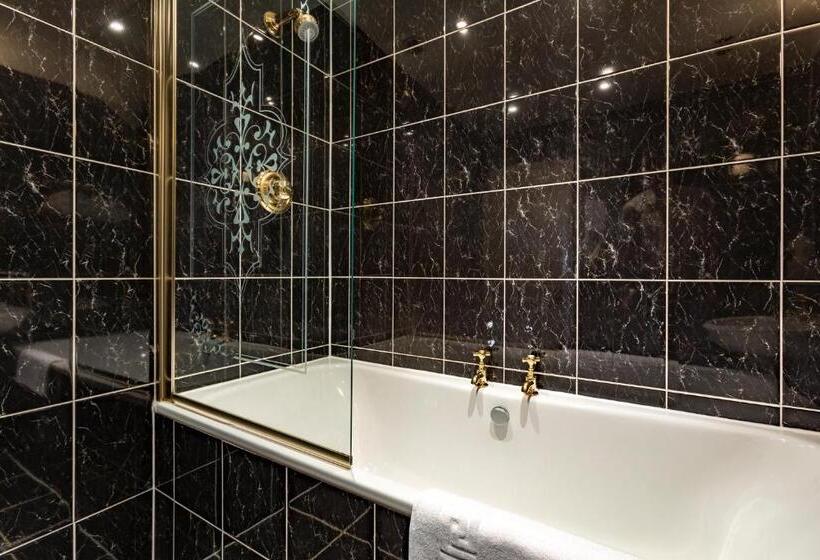 スーペリアールーム, Camelot Castle