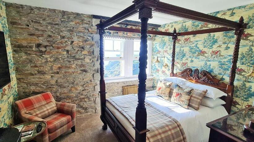 スーペリアールーム, Camelot Castle