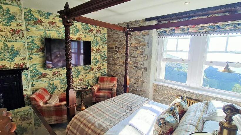 スーペリアールーム, Camelot Castle