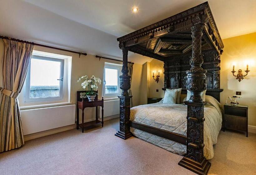 スーペリアールーム, Camelot Castle