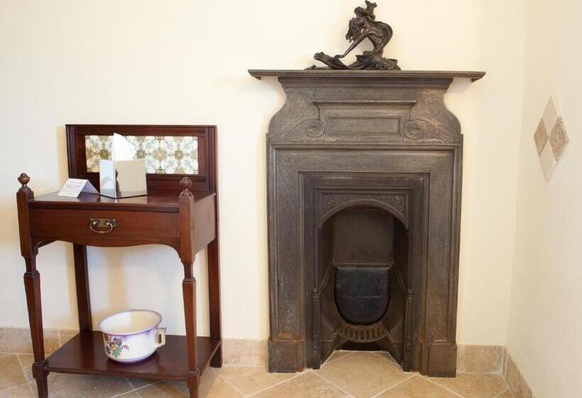 オーシャンビュージュニアスイート, Camelot Castle