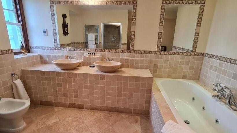 オーシャンビュージュニアスイート, Camelot Castle