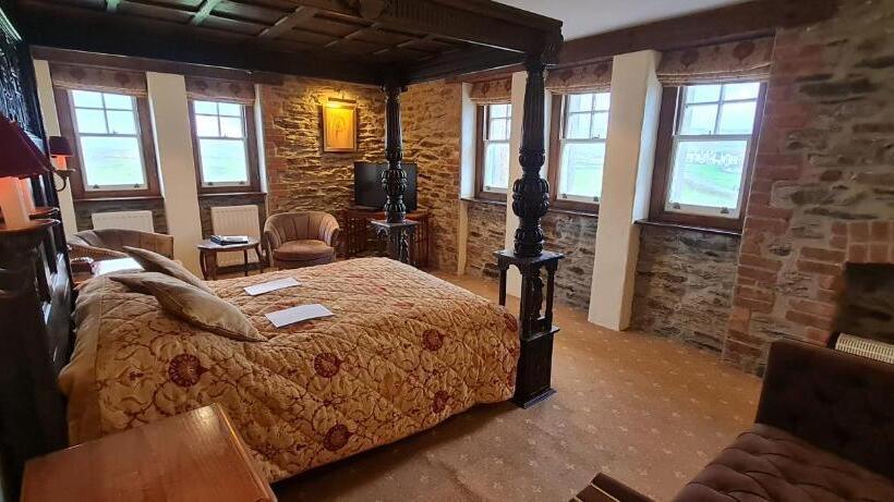 オーシャンビュージュニアスイート, Camelot Castle