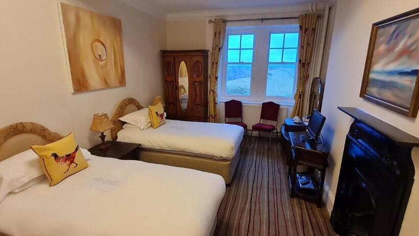 オーシャンビュースタンダードルーム, Camelot Castle