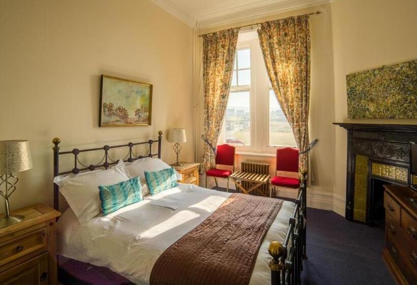 アウトサイドクラシックルーム, Camelot Castle