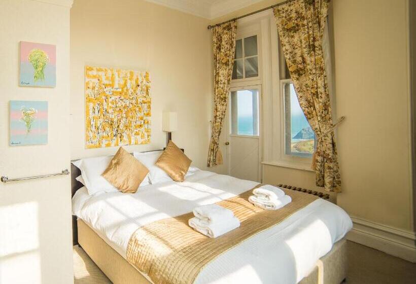 アウトサイドクラシックルーム, Camelot Castle