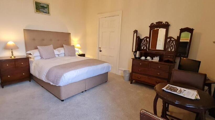 オーシャンビュークラシックルーム, Camelot Castle