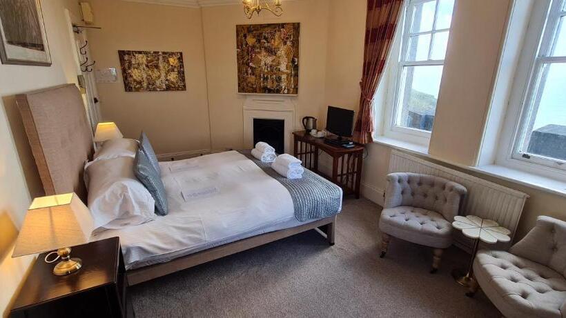 オーシャンビュークラシックルーム, Camelot Castle